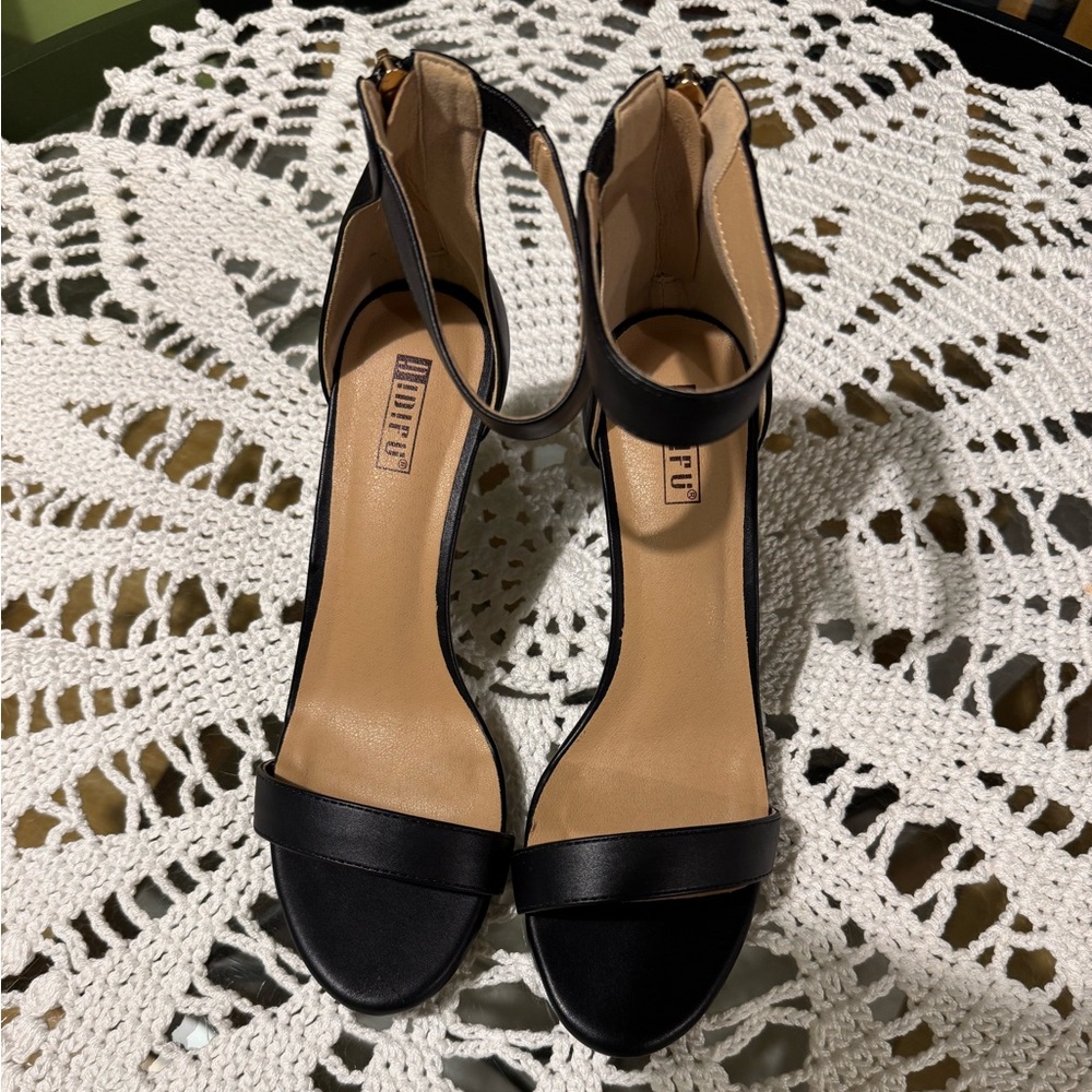 IDIFU Women's 3 Inch Kitten Heels NWOT - Never Worn